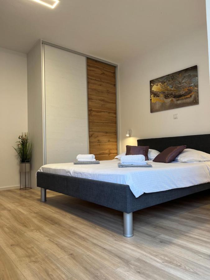 Apartmani Ivelic Supetar Bagian luar foto