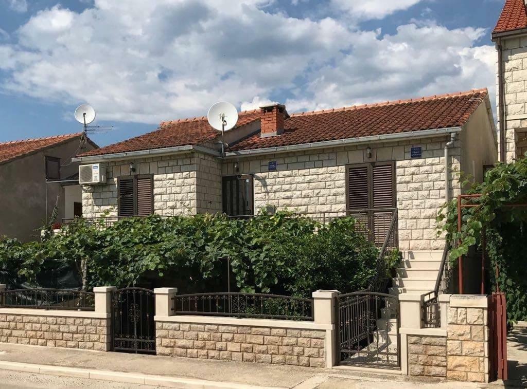 Apartmani Ivelic Supetar Bagian luar foto
